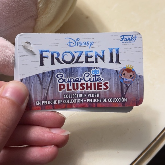 Funko Elsa Super Cute Plushie - Picture 3 of 3